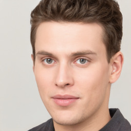 Tomasz Lewandowski - Specjalista ds. Kasyn Online